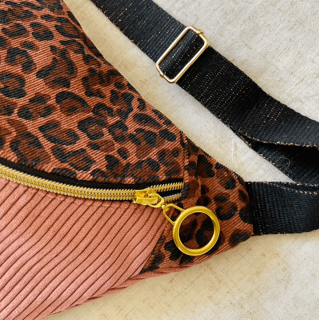 Sac banane en velours léopard et rose XL