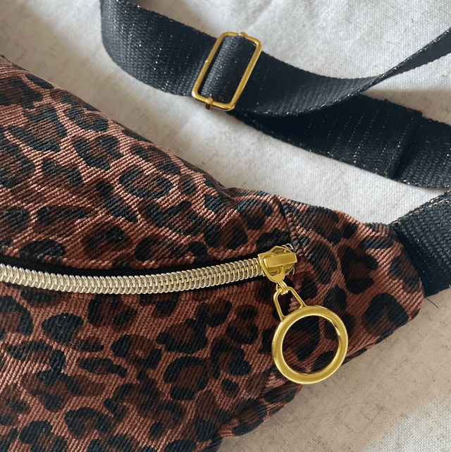 Sac banane en velours léopard XL